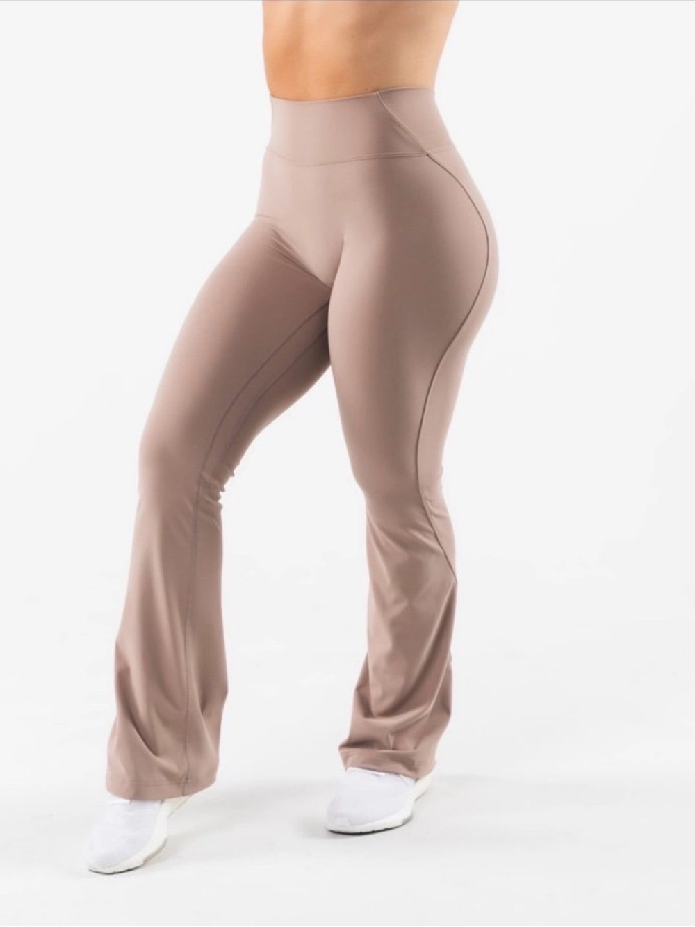 Alphalete aura flared legging -sand